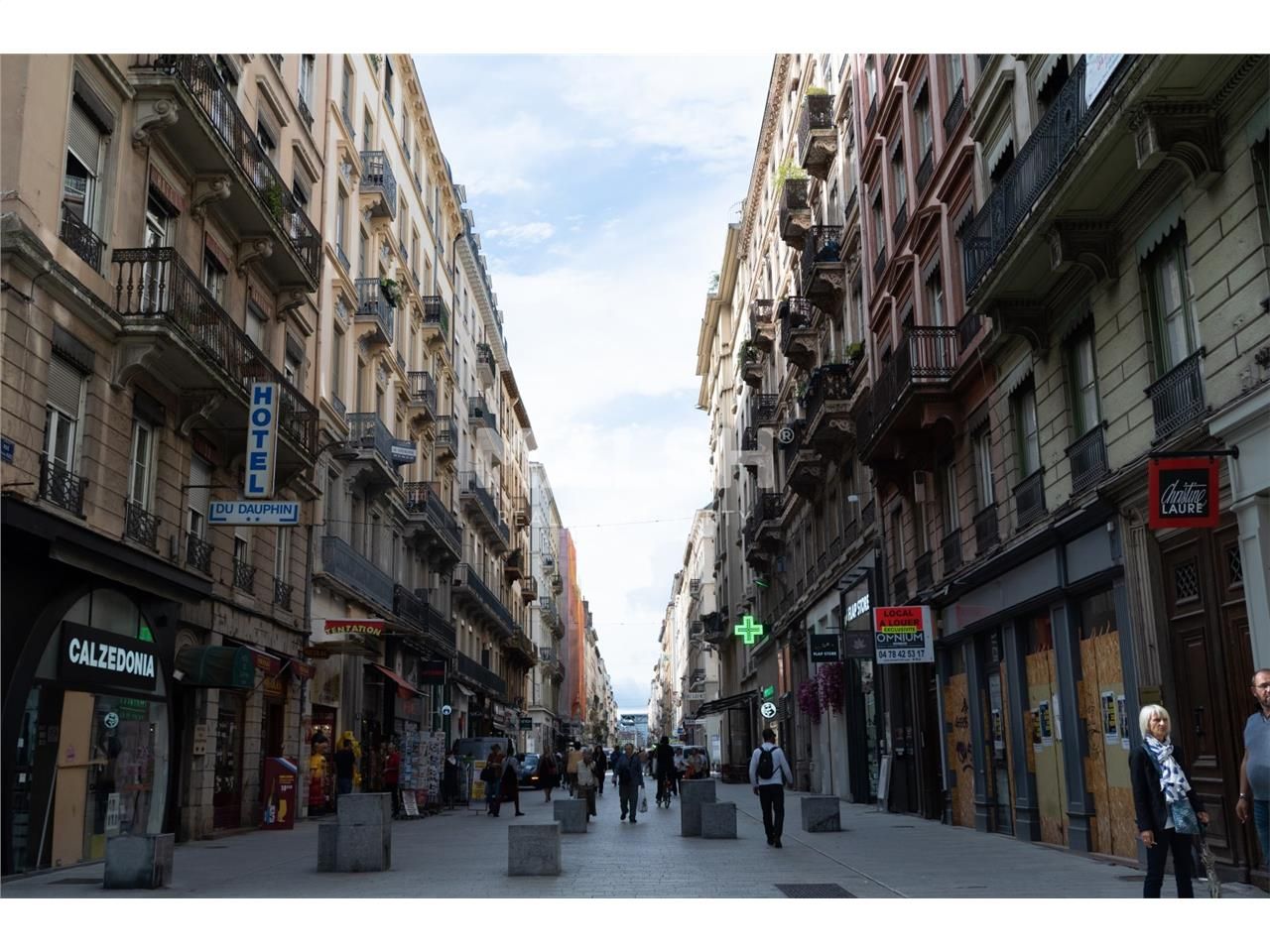 Nous vous proposons, sur un emplacement de presti