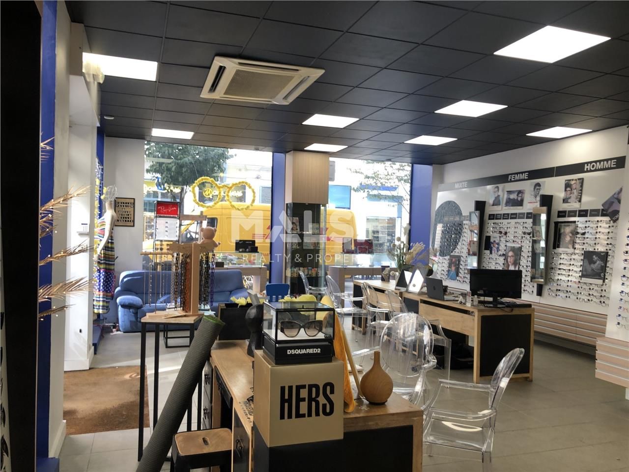 Nous vous proposons, sur un emplacement de presti