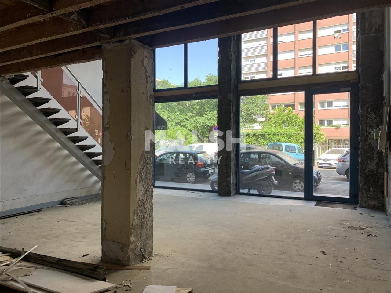 Nouveau local disponible à la location. Proximité