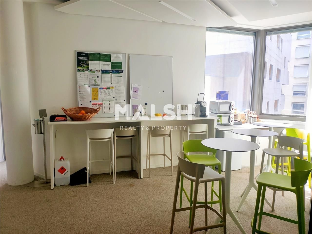 Nous vous proposons des bureaux de 246 m² à la lo