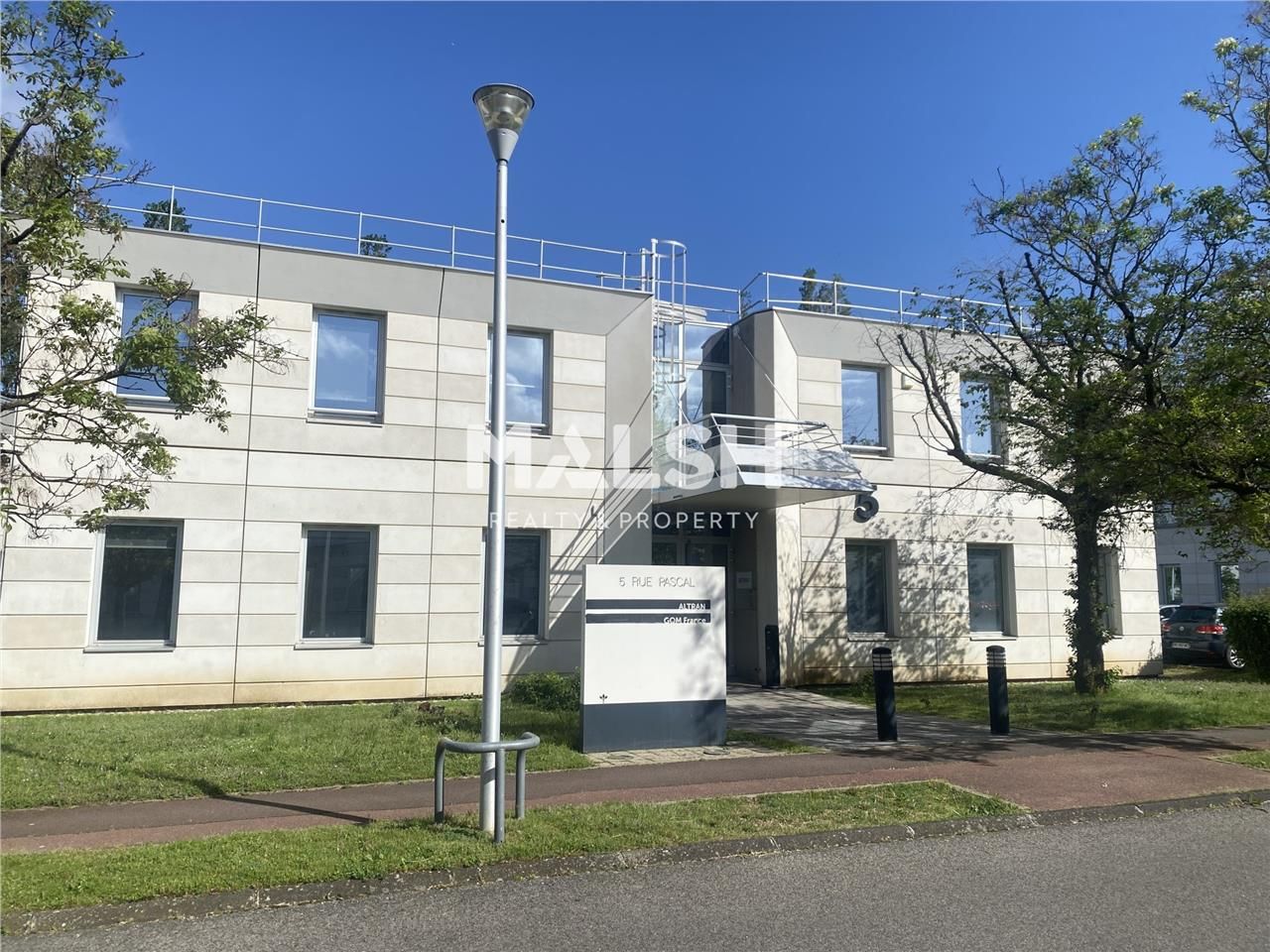 Nous vous proposons, à la location,  des bureaux 