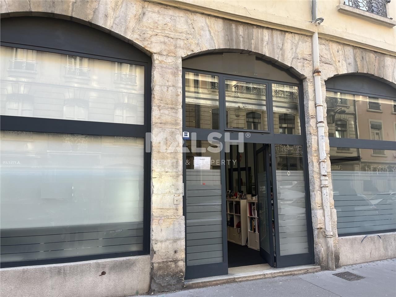 Nous vous proposons à la cession un local commerc