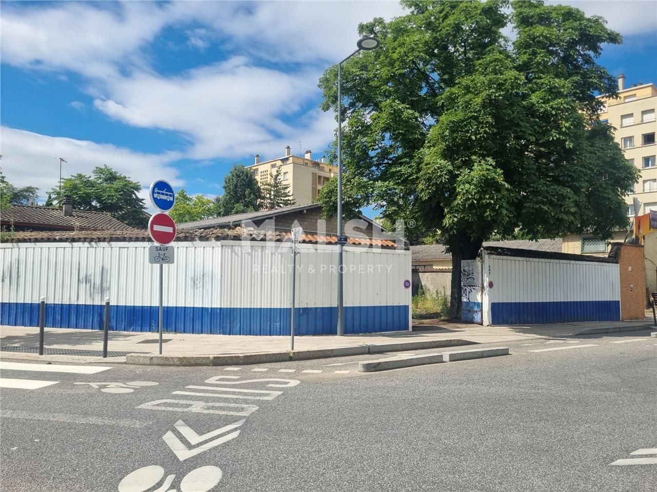 Sur un terrain indépendant de 903 m², nous vous p