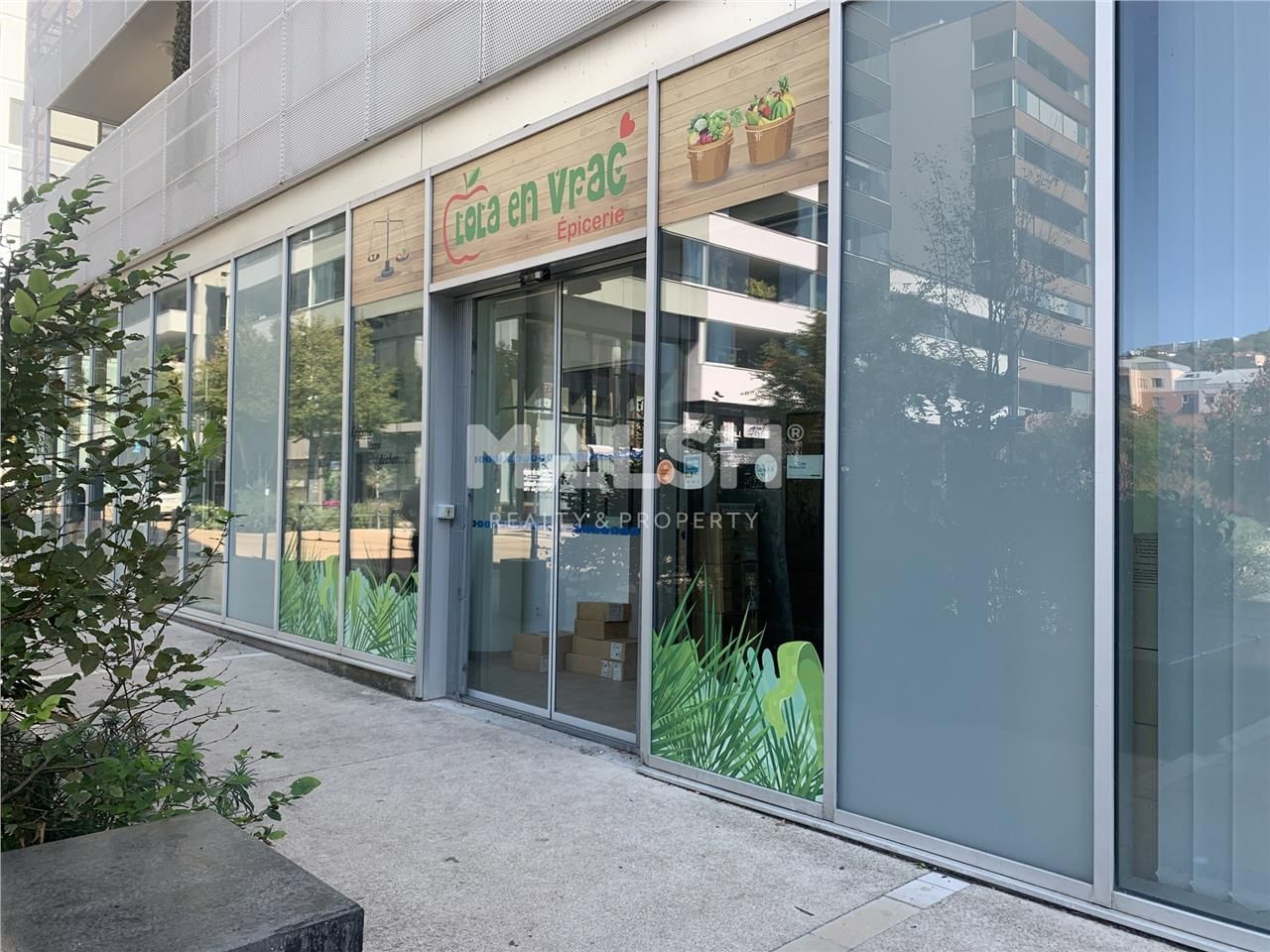 Nous vous proposons à la cession un local commerc