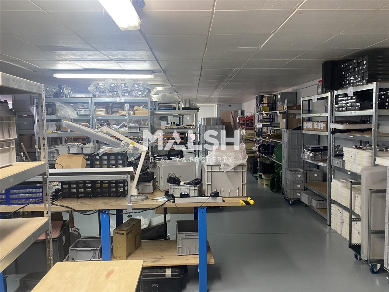 Nous vous proposons à la location un bâtiment ind