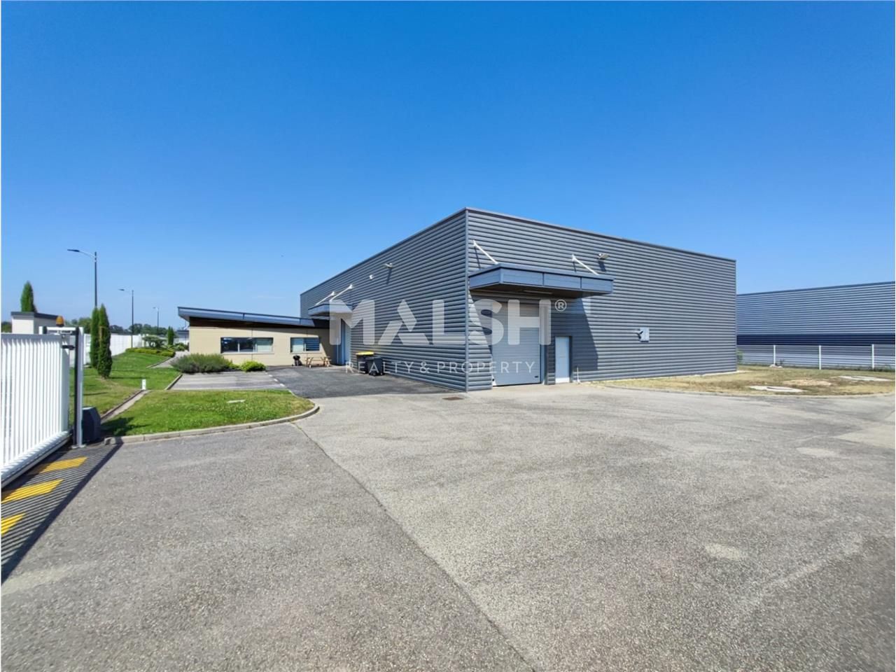 Sur un terrain indépendant et clos de 2954 m², no