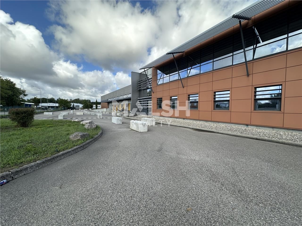 Sur un terrain indépendant et clos de 17448 m², n