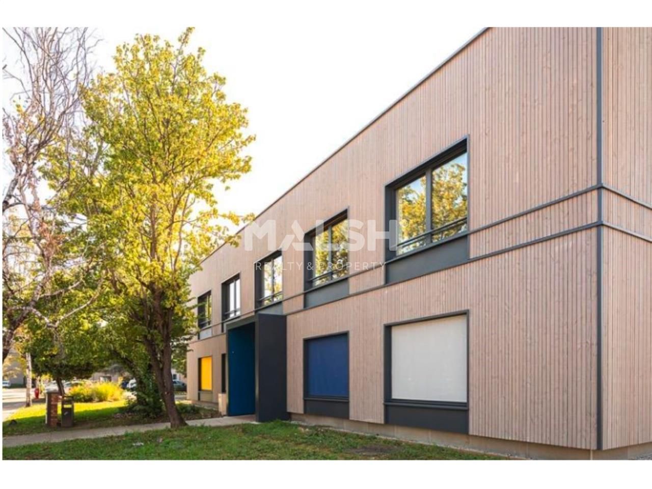 Au sein d'un parc tertiaire calme et arboré "Le G