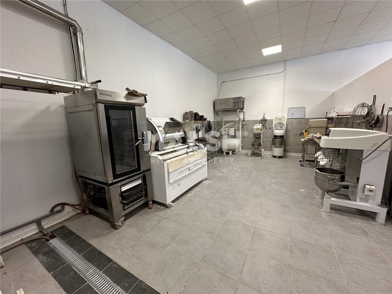 En bordure de la RN7, nous vous proposons à la lo