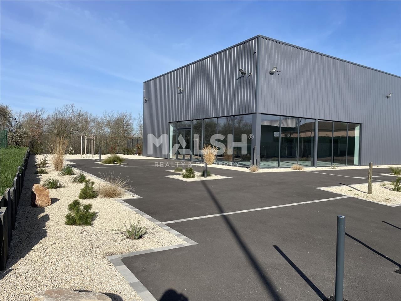 Sur un terrain indépendant de 2 682 m², nous vous