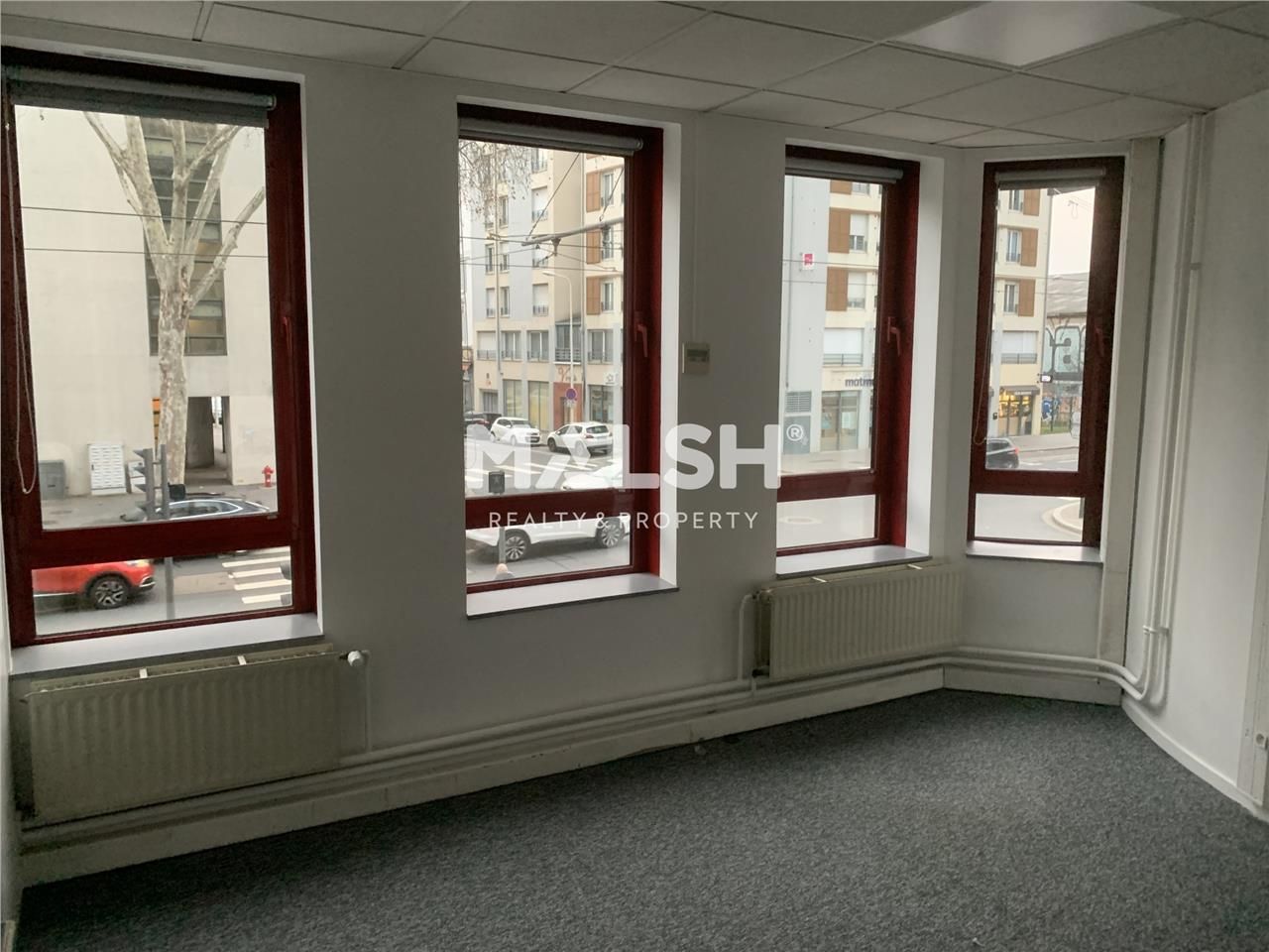 Nous vous proposons à la location, une surface de