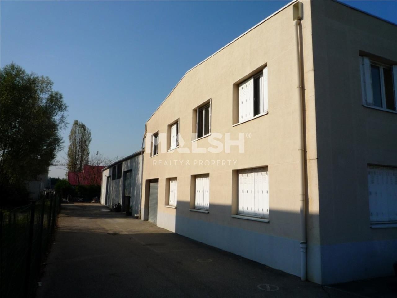 Dans un petit parc de la zone industrielle du Bas