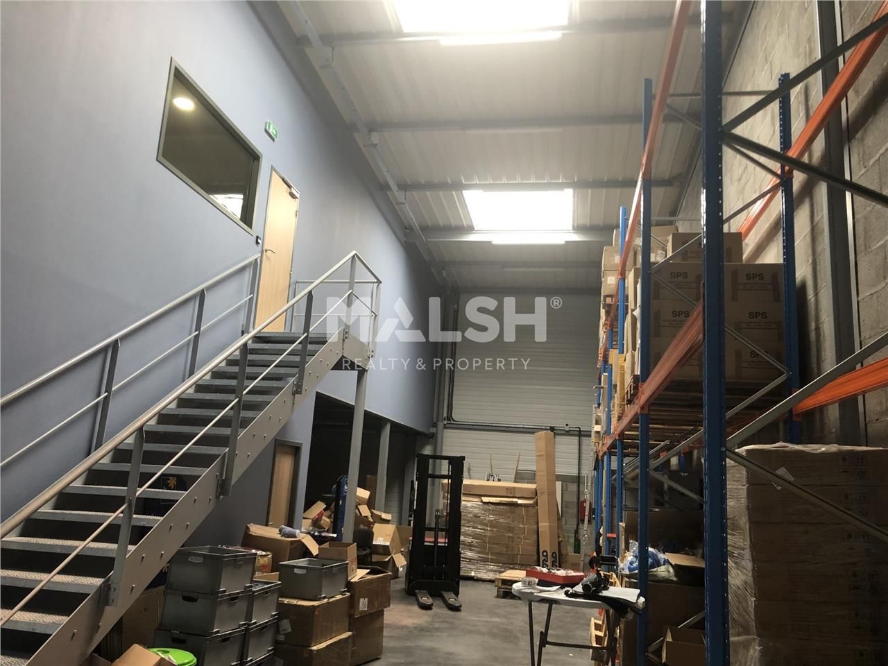 Dans la ZA du Coteau à proximité immédiate de la 