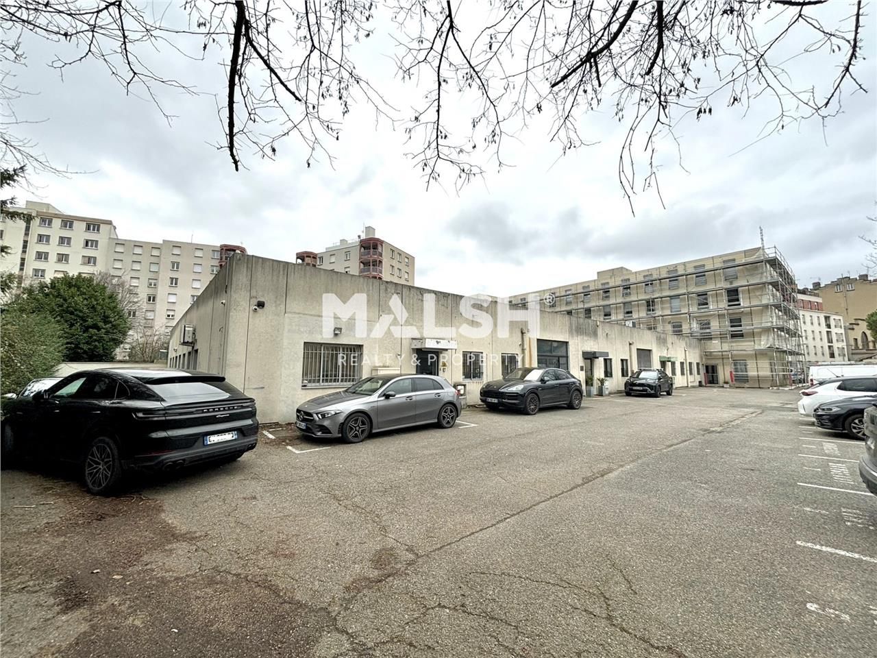 Nous vous proposons un local de 420 m² à vendre,