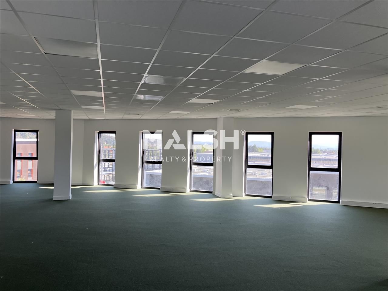 Nous vous proposons à la vente,  904 m² de bureau