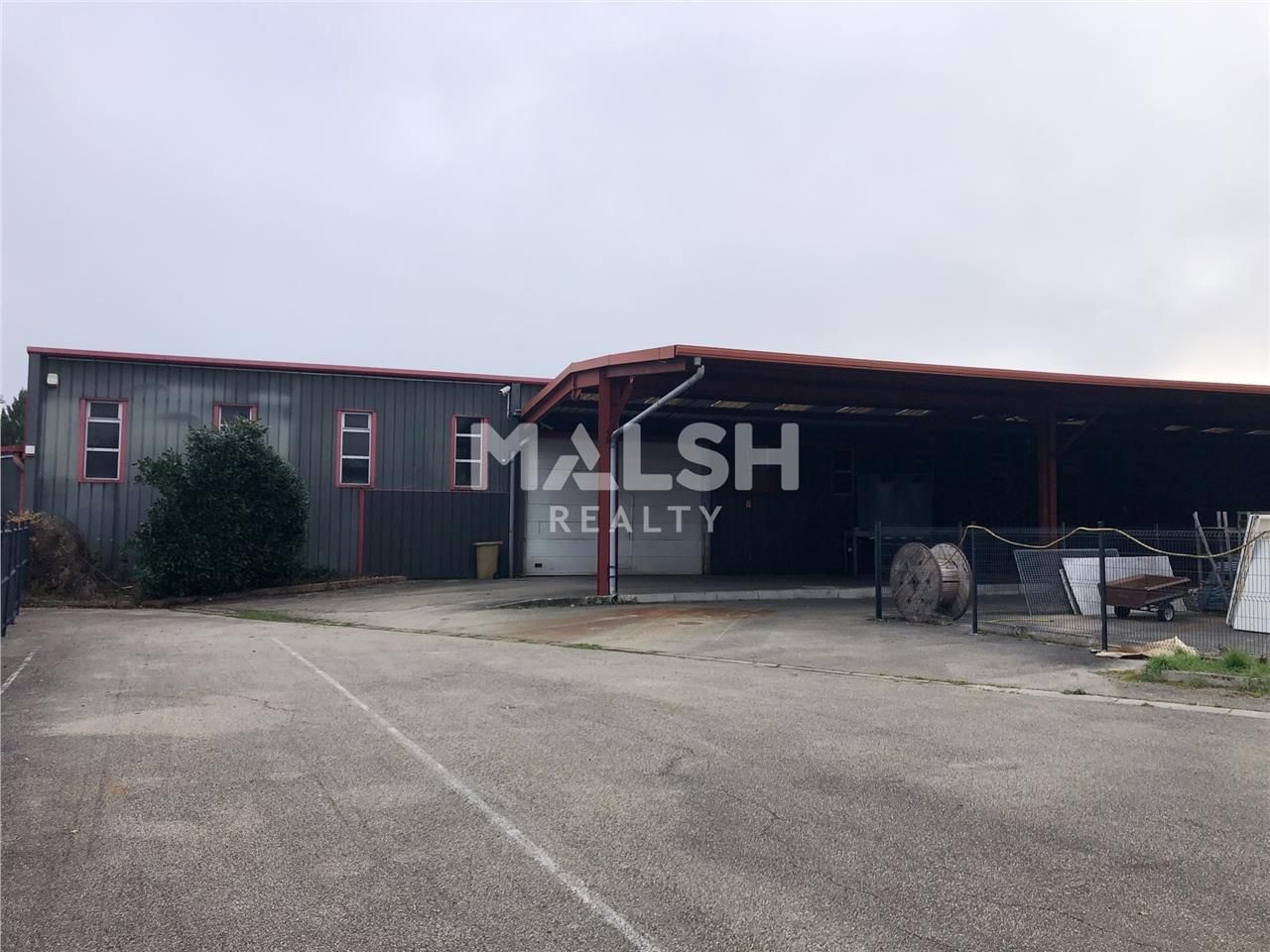 Nous vous proposons à la vente, un bâtiment d'act