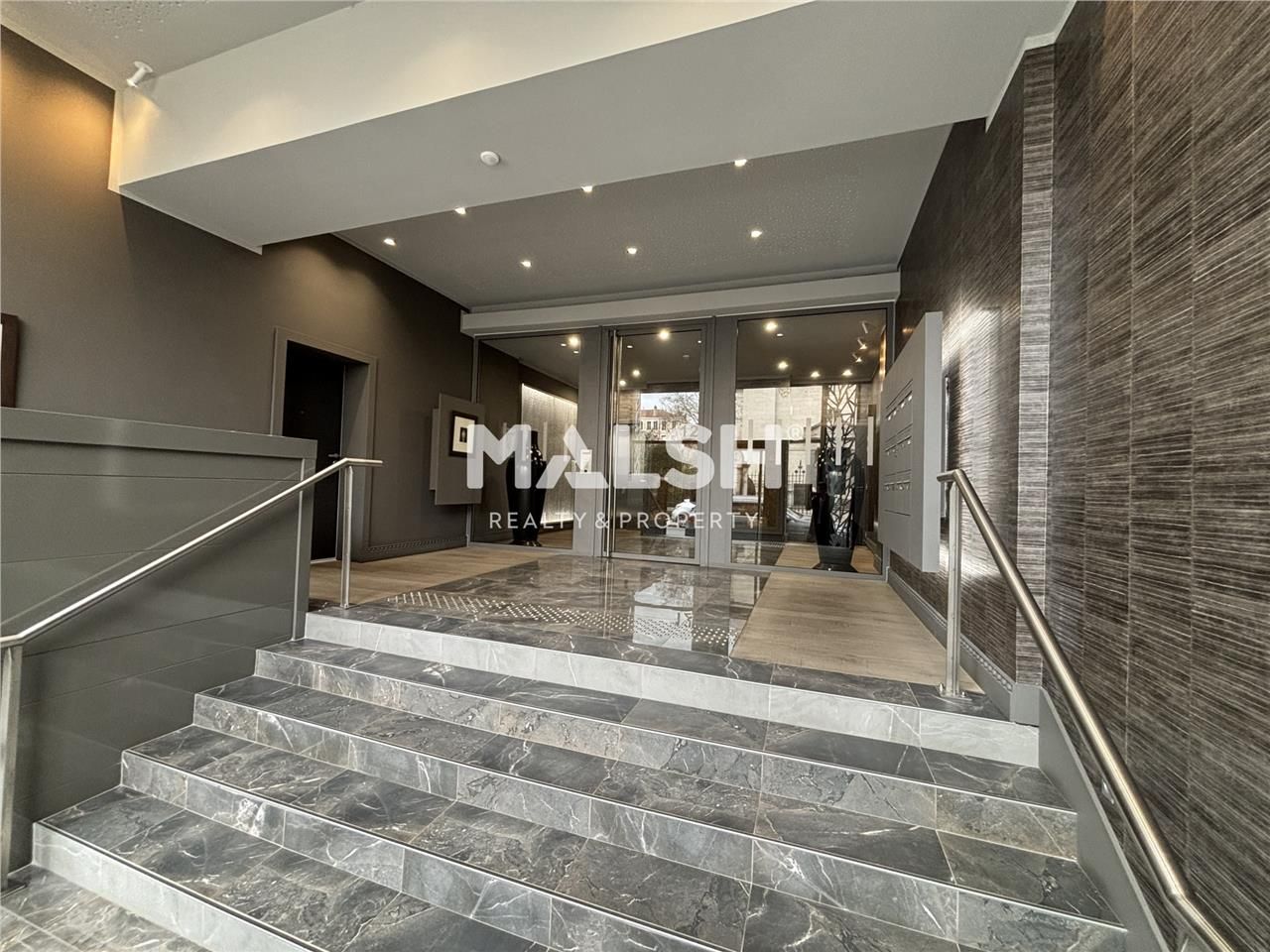 Nous vous proposons des bureaux modernes et entiè