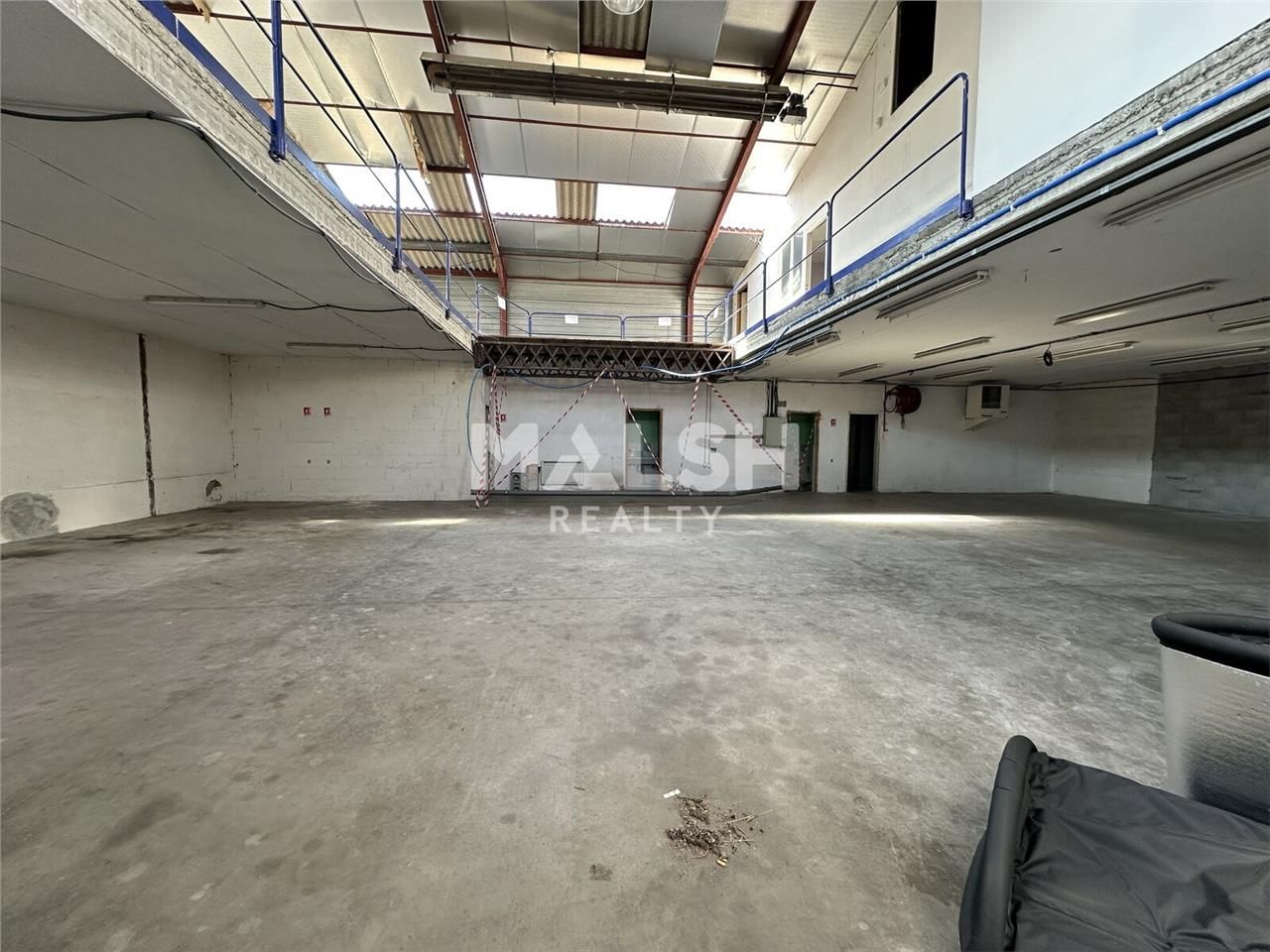 Nous vous proposons à la location, un local d'act