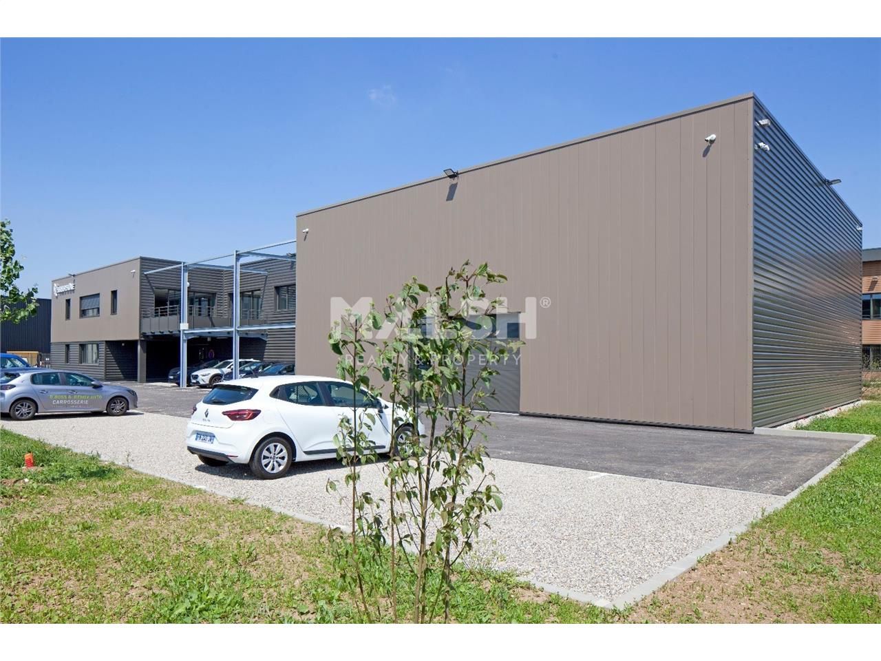 Sur un terrain indépendant, clos et sécurisé de 2