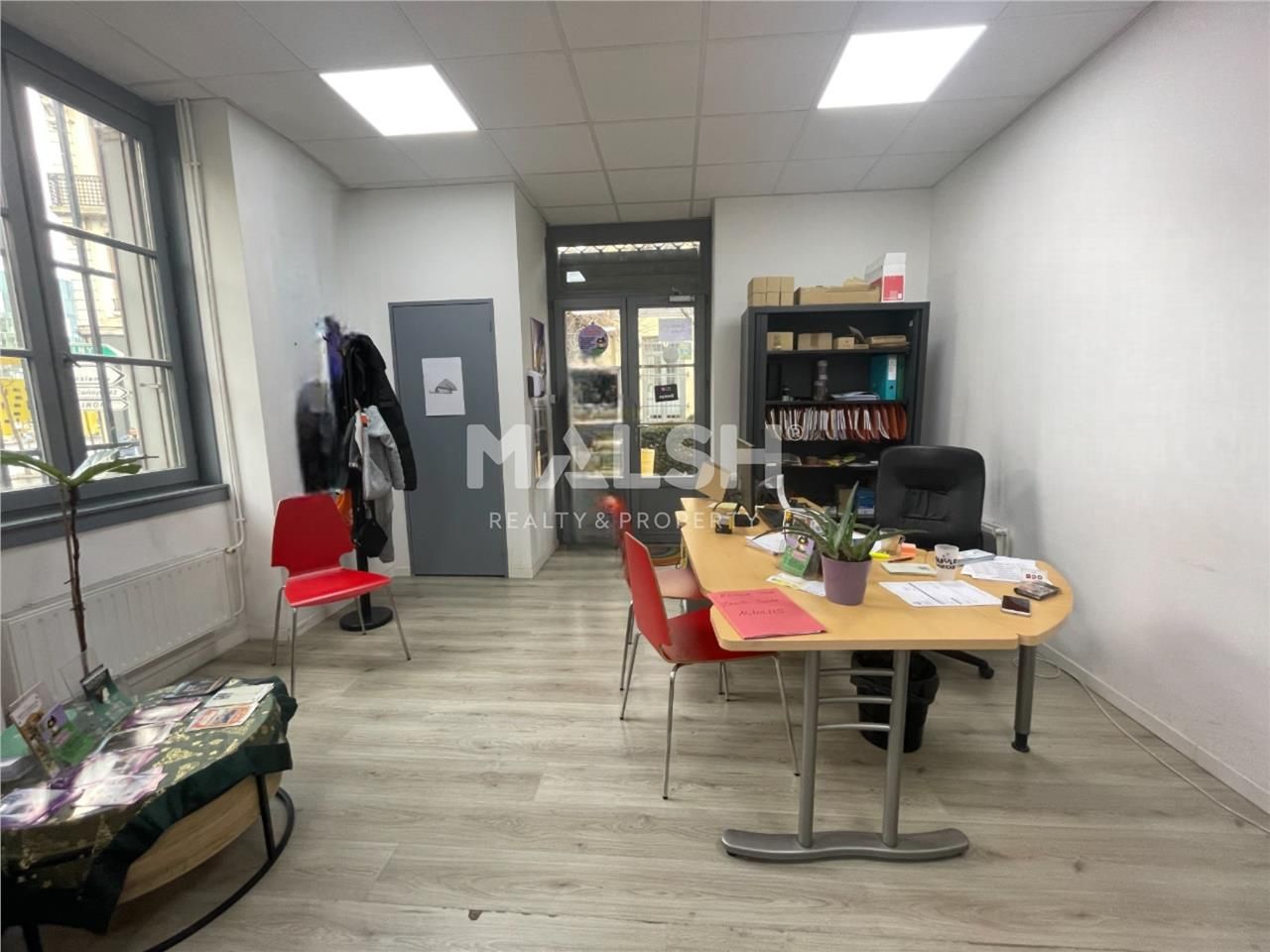 Nous vous proposons à la location,, un immeuble d