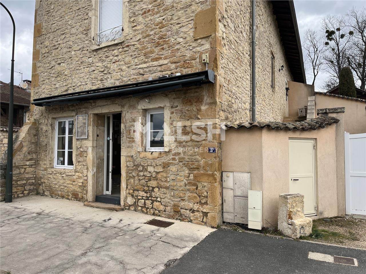 Dans le centre-ville d'Arnas, nous vous proposons