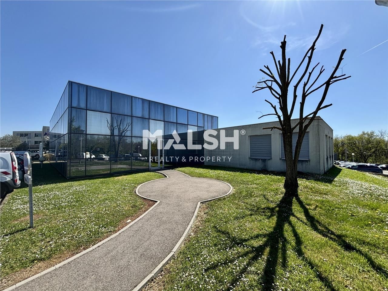 Nous vous proposons à la location, 772 m² de bure