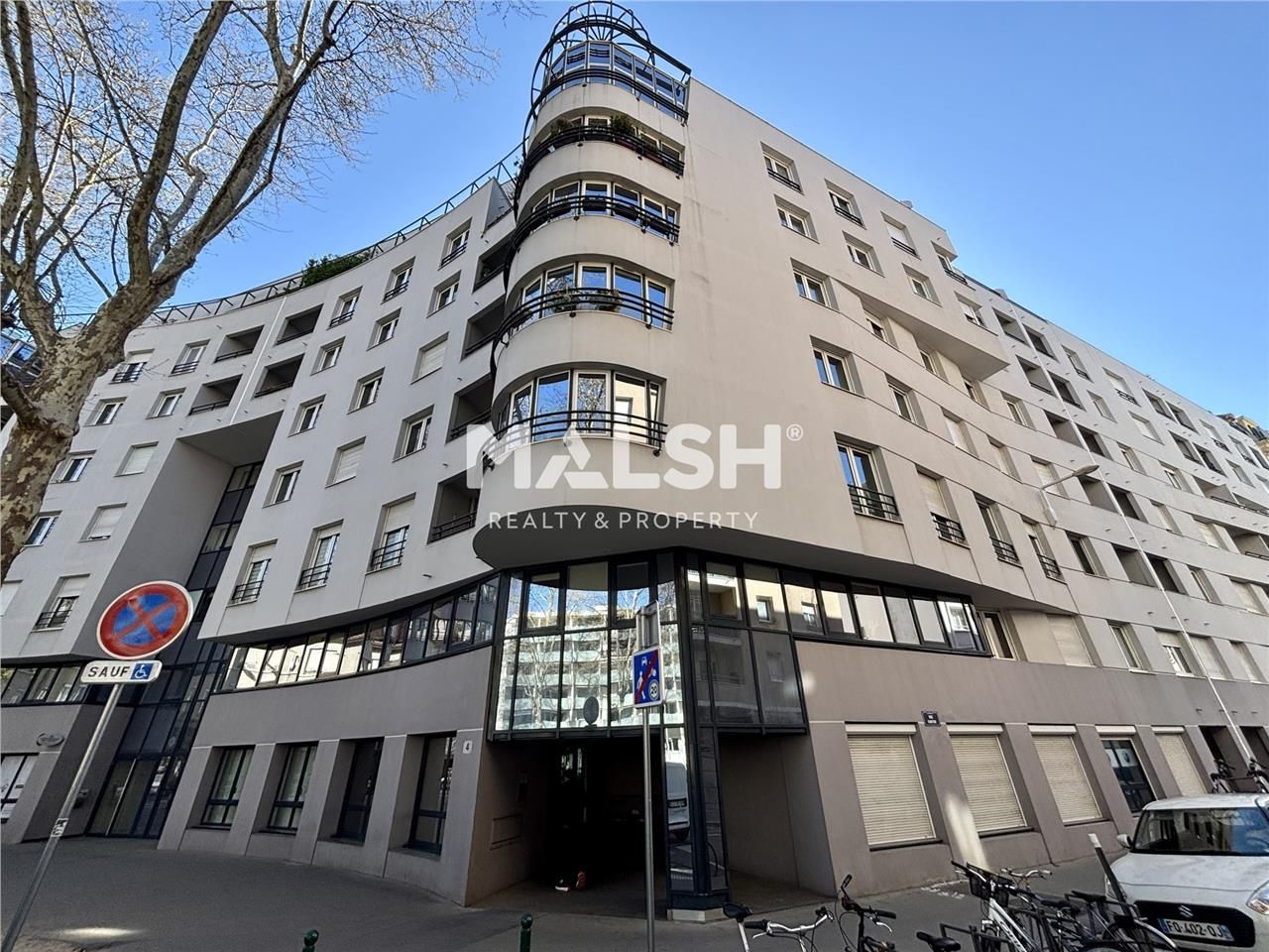 Nous vous proposons à la vente, des bureaux de 21