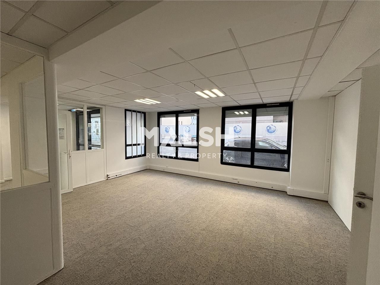 Nous vous proposons à la vente, des bureaux de 21