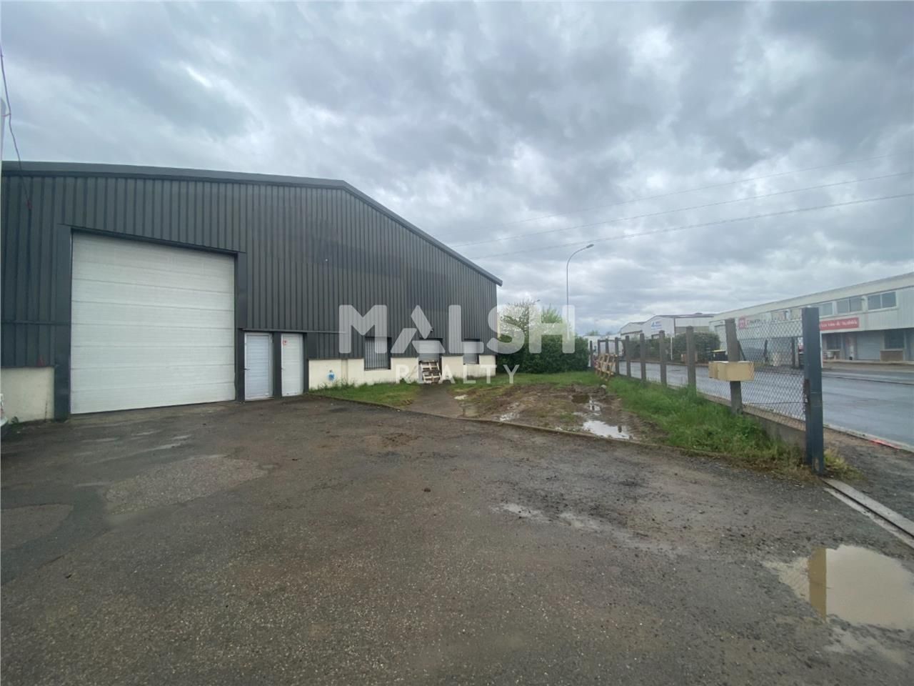 A proximité immédiate de l'autoroute A6, nous vou