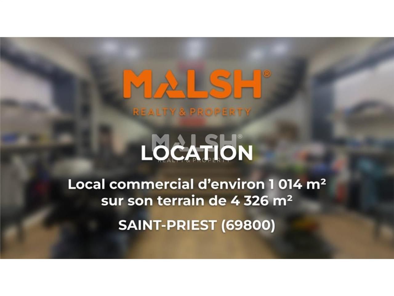 En façade de la Route départementale D318, sur un