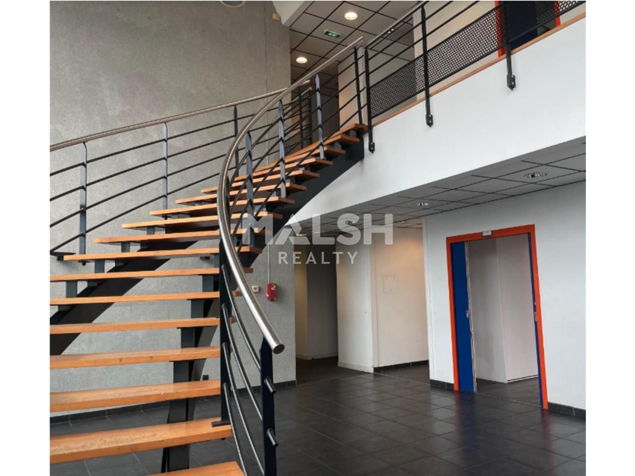 Sur un terrain indépendant, clos et sécurisé de 2