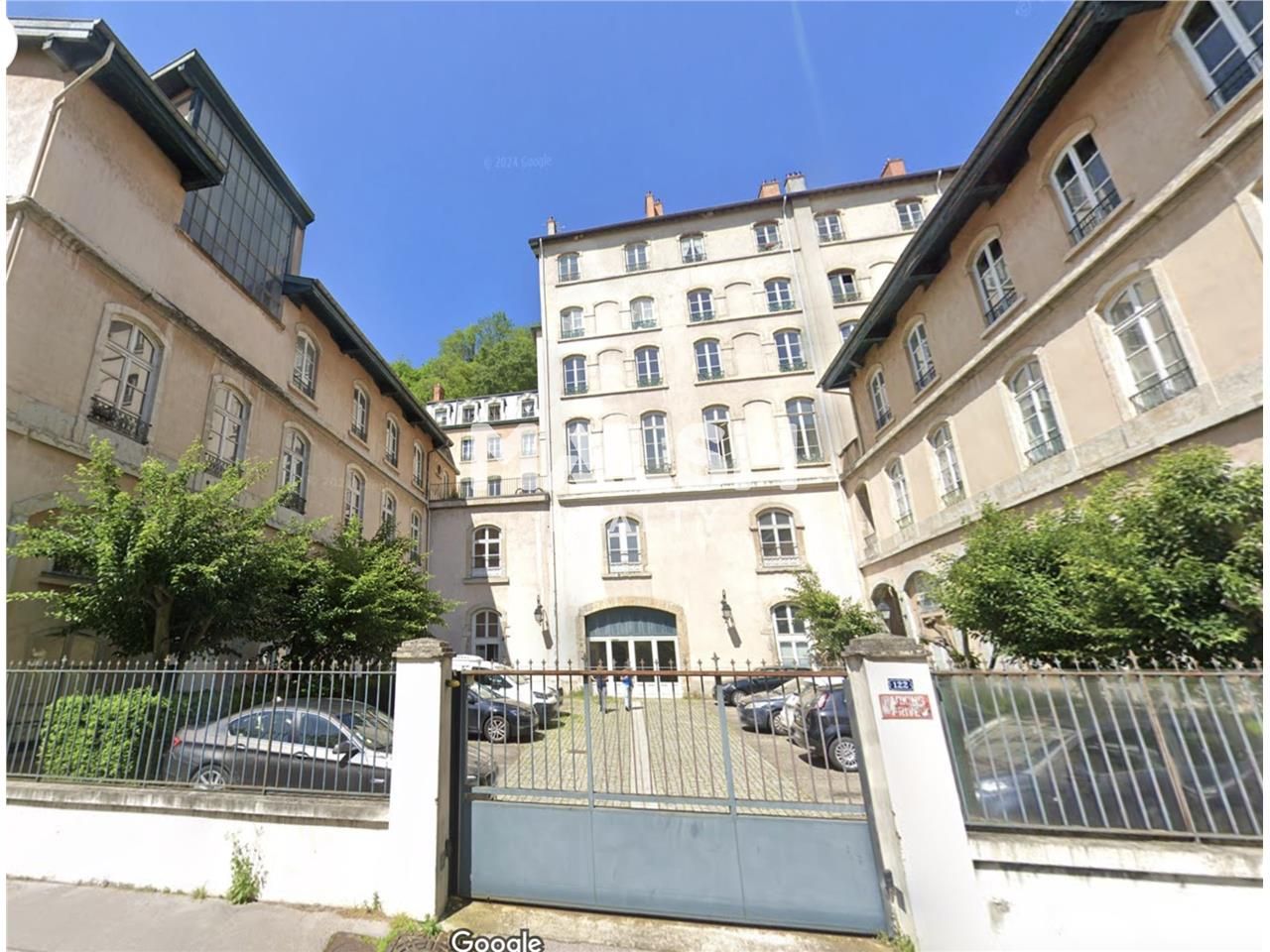 Nous vous proposons à la vente  111 m² de bureaux