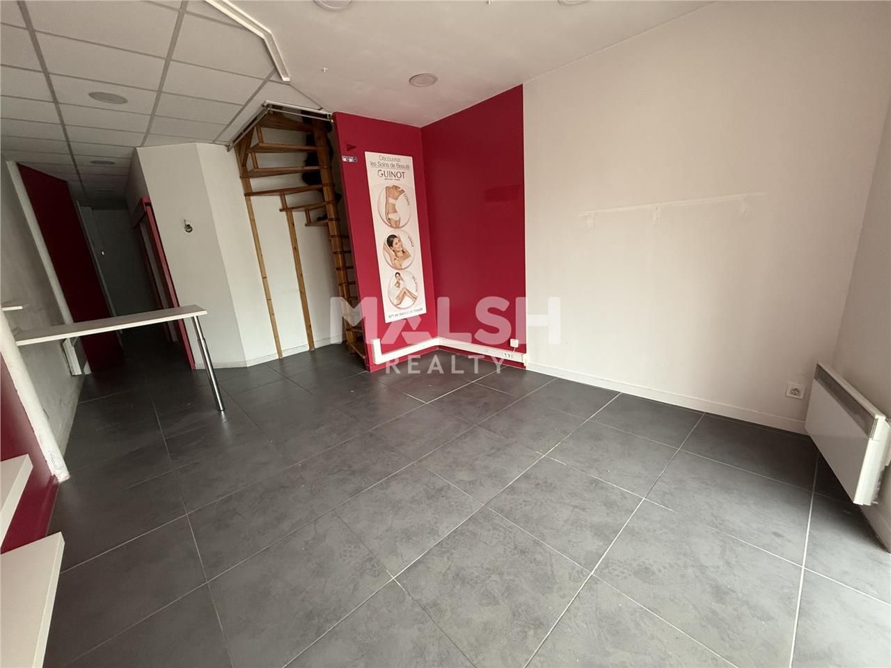 Nous vous proposons à la location un local commer