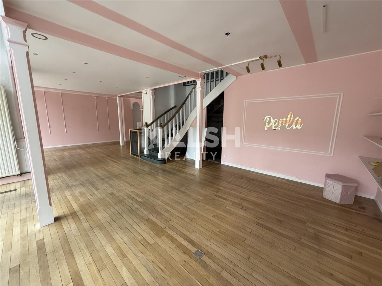 Nous vous proposons à la location, une surface co