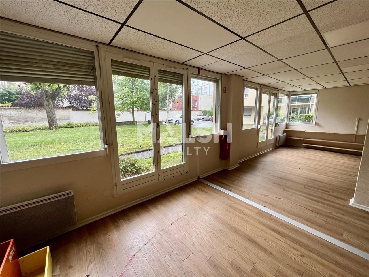 Nous vous proposons à la location, un local comme