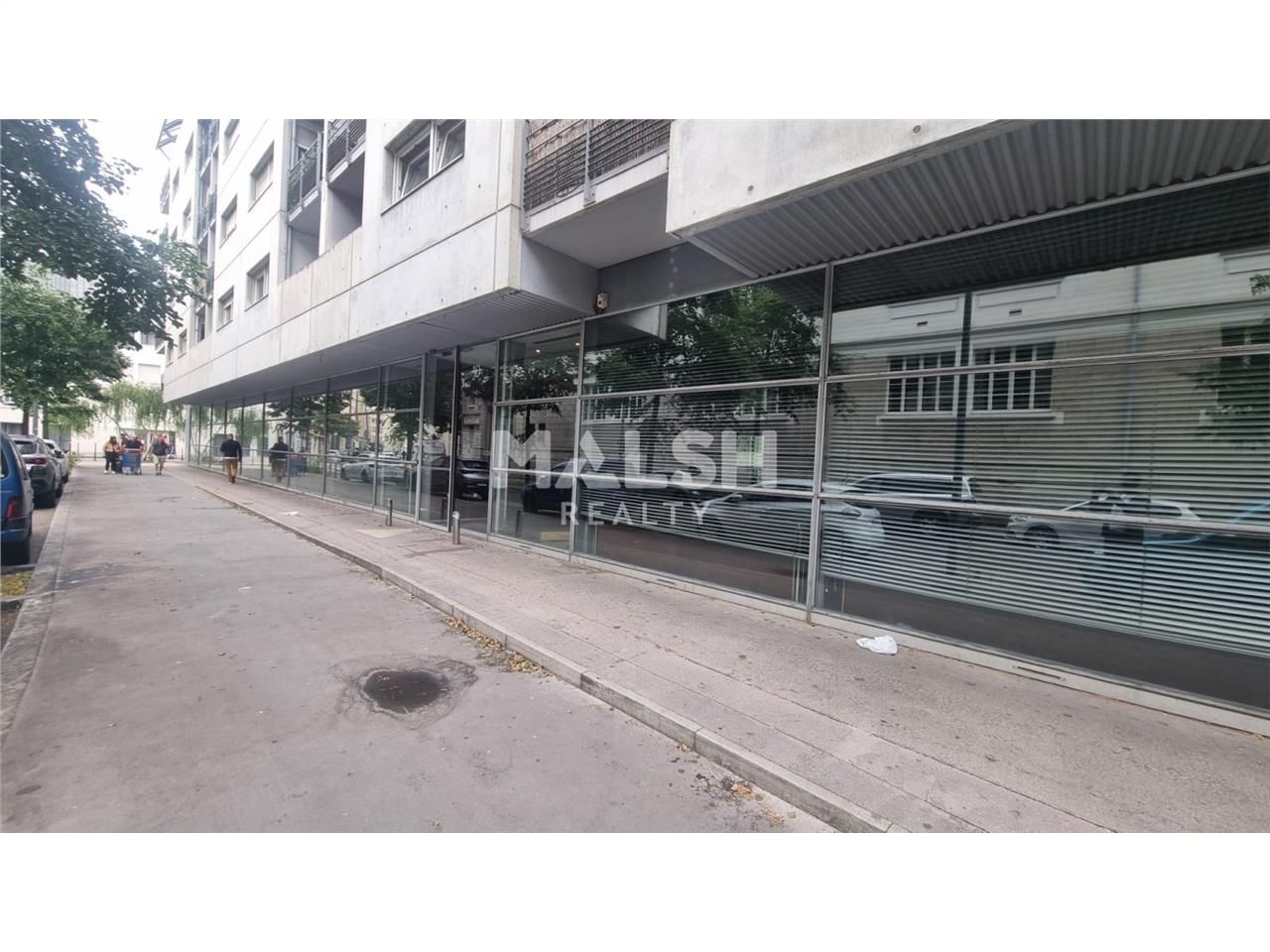 Nous vous proposons à la location un local commer