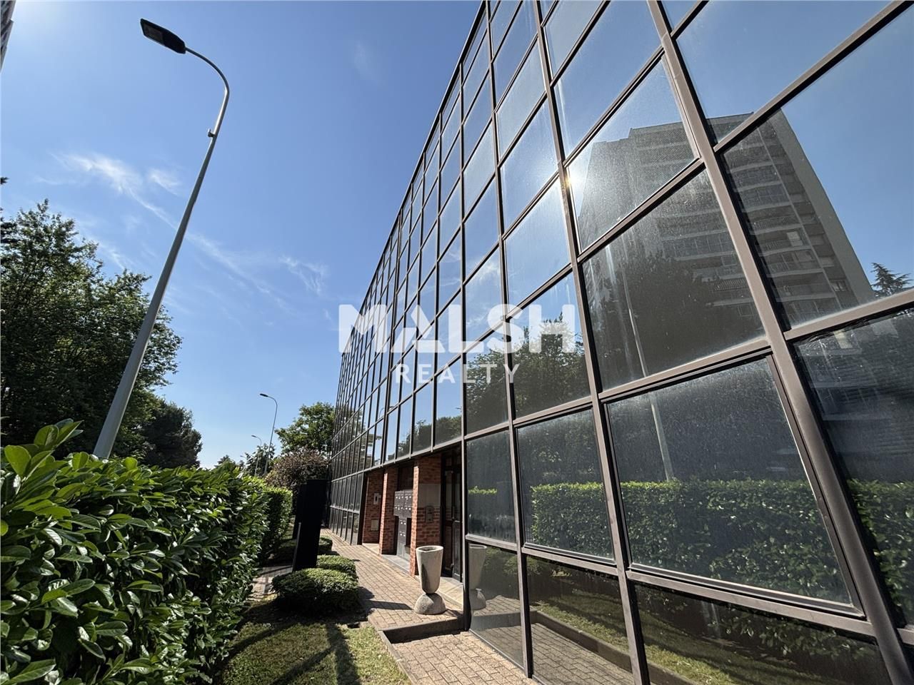 Nous vous proposons à la vente des bureaux de 268