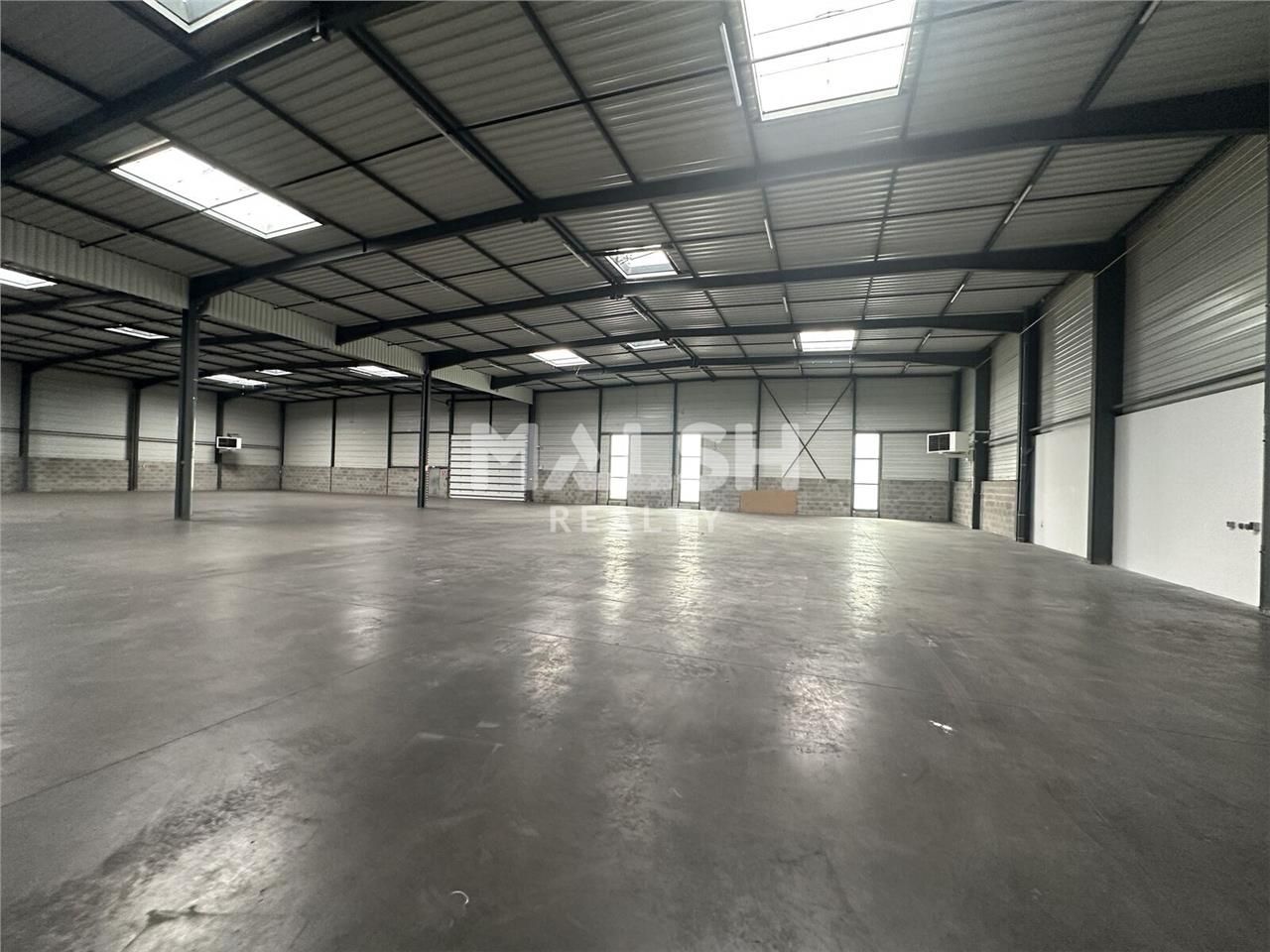 Sur un terrain indépendant et clos de 7 100 m², n