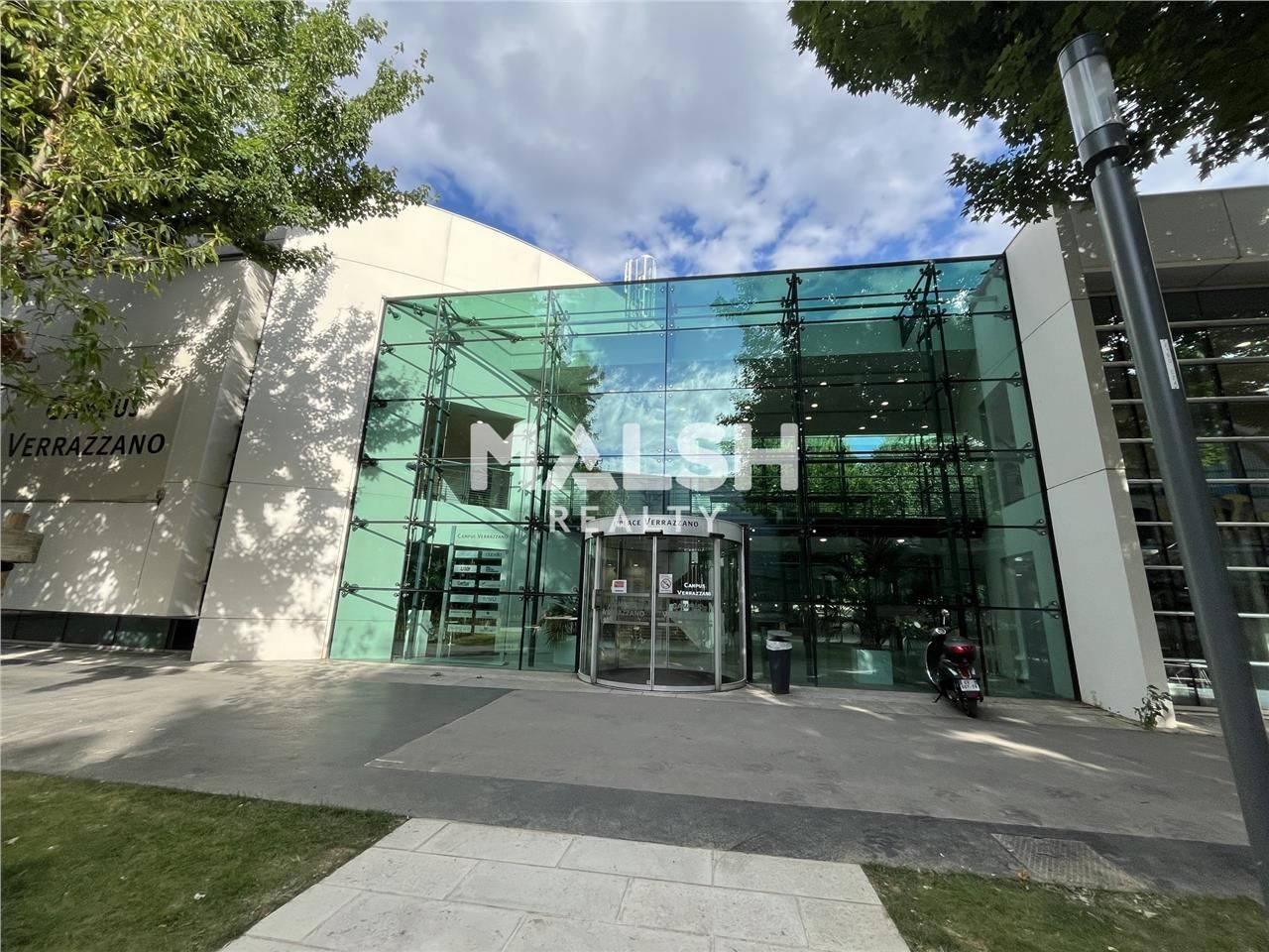 Nous vous proposons à la location deux surfaces d