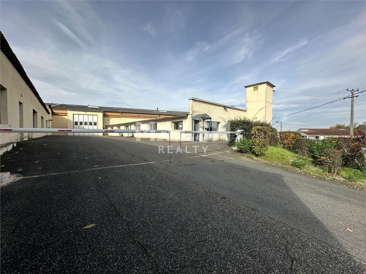 Sur un terrain indépendant de 10 719 m², nous vou