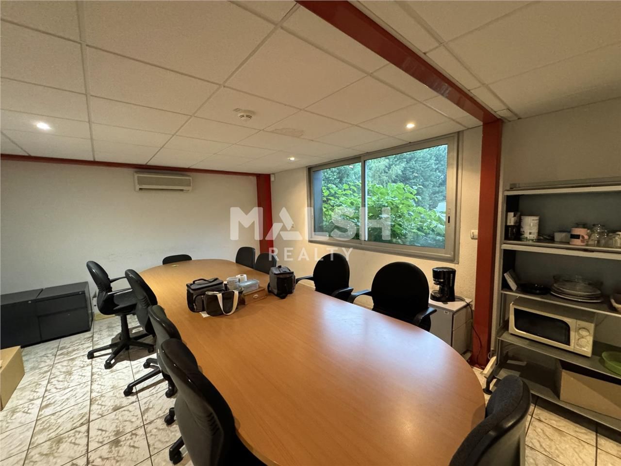 Nous vous proposons un local à usage de stockage 