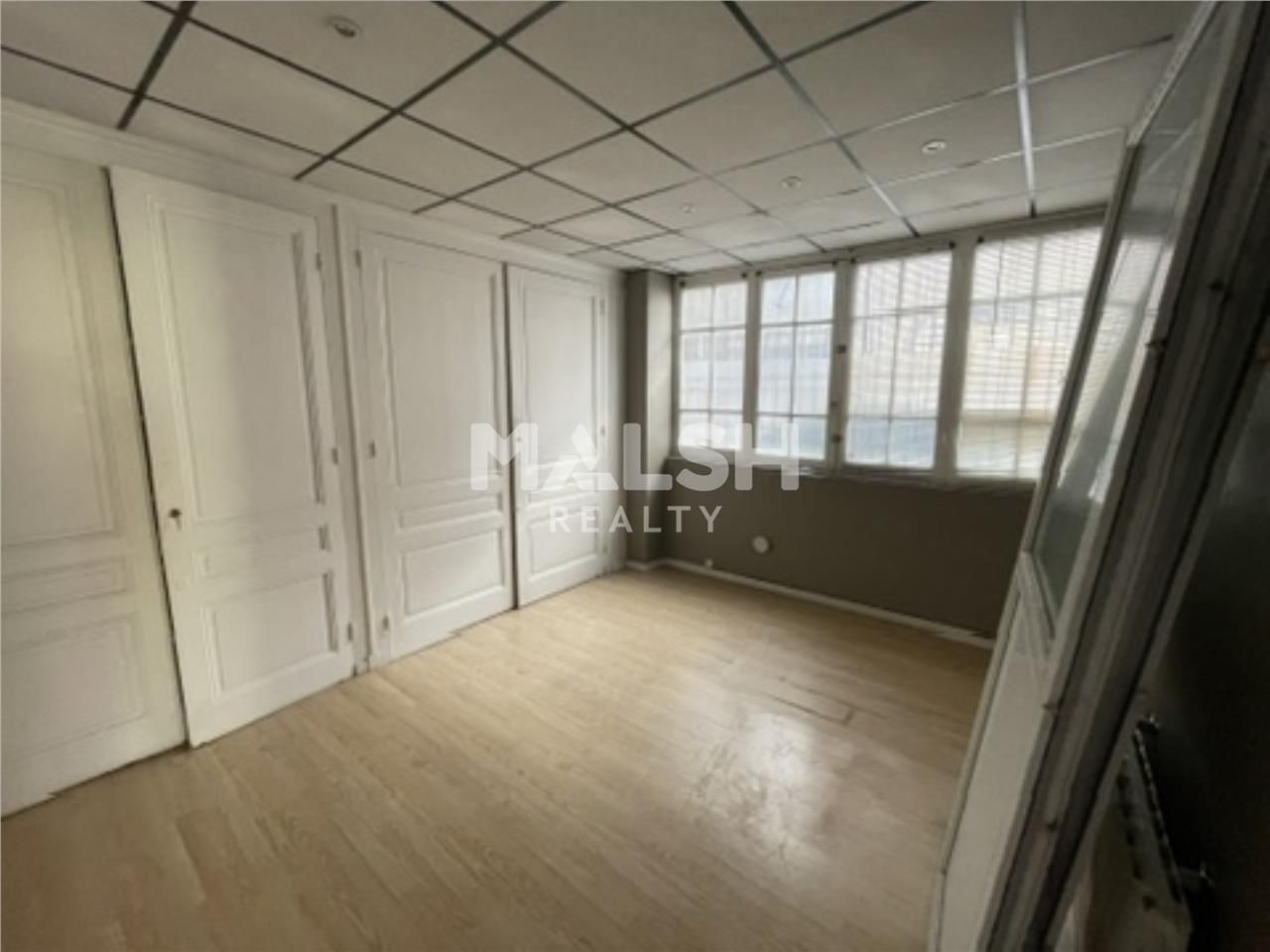 Au sein d'un parc mixte sécurisé sous vidéo-surve