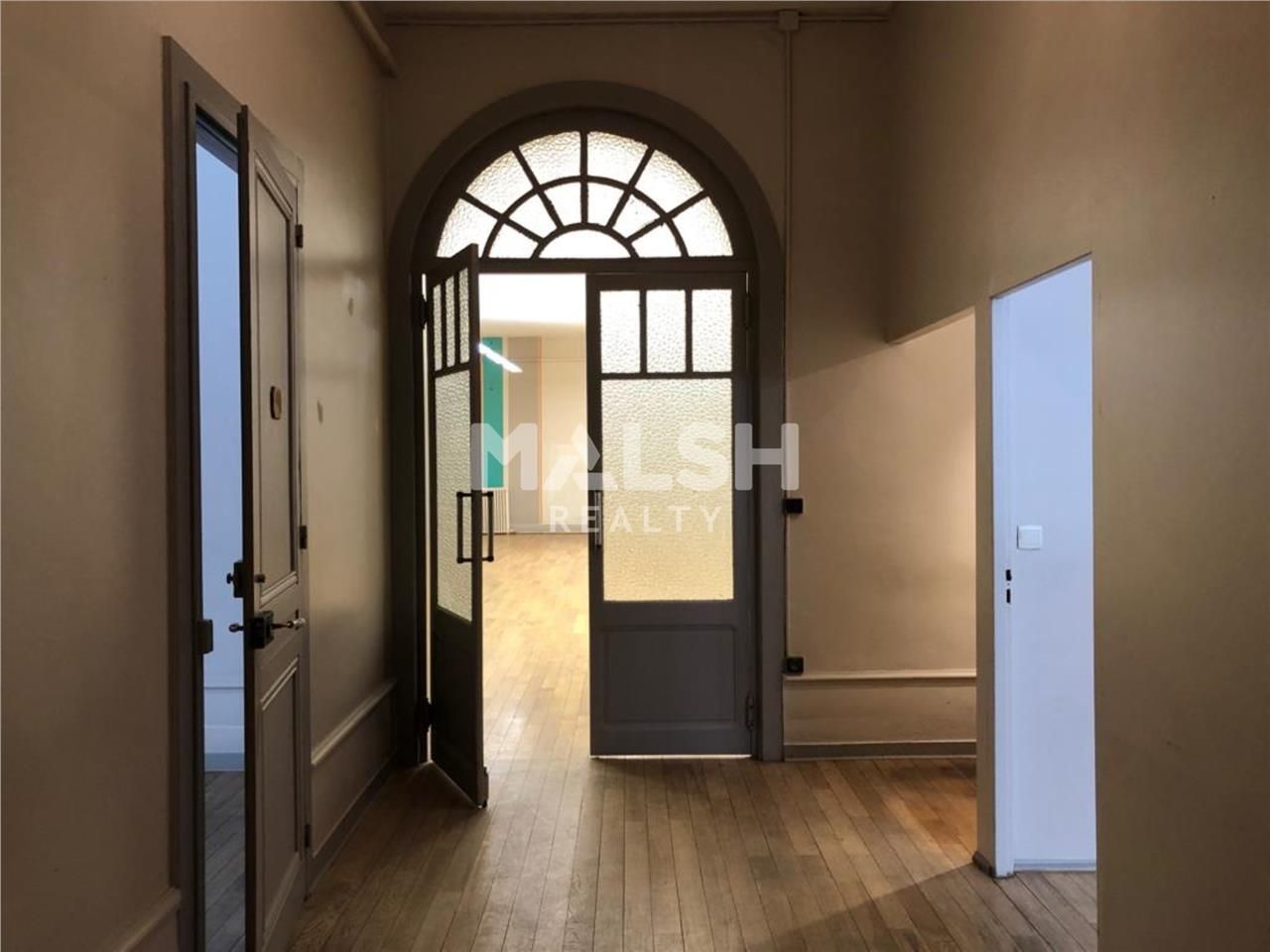 Nous vous proposons à la location, un local de 16