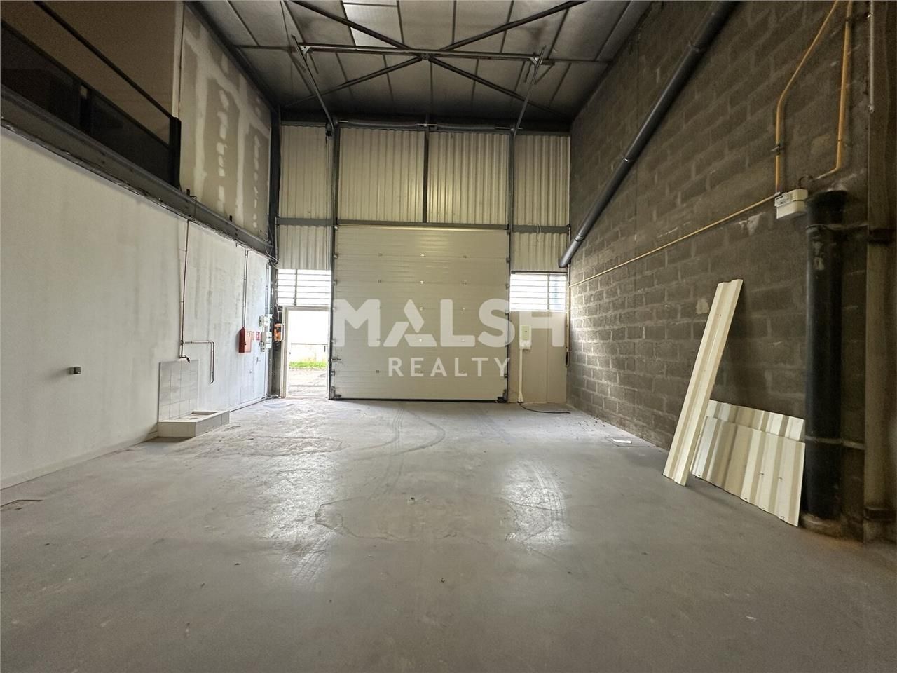 Nous vous proposons à la location, un local d'act