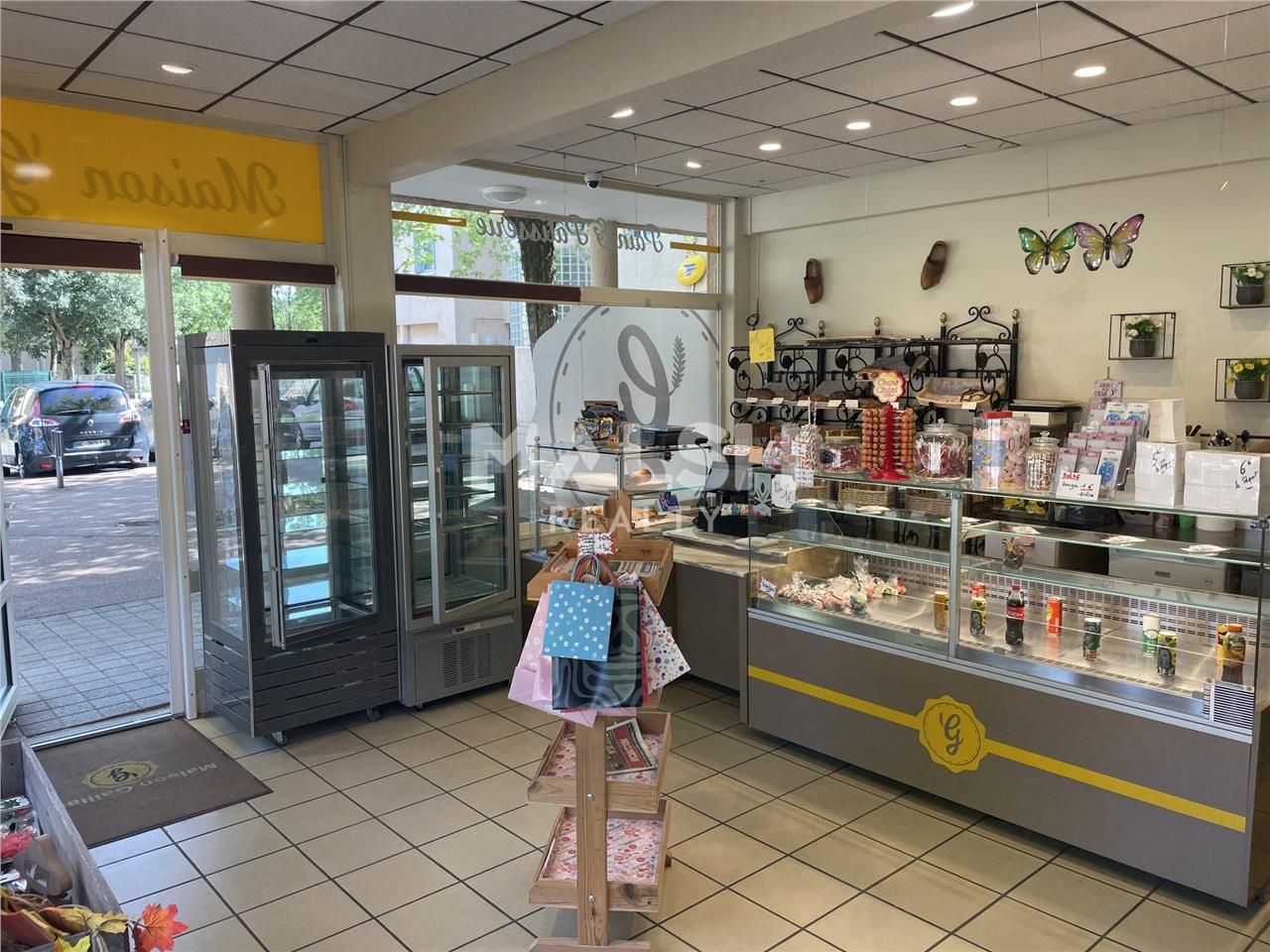 Situé au coeur du charmant village de Villette-de