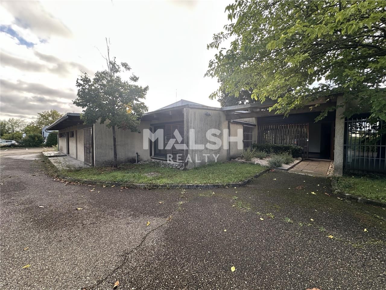 Sur un terrain indépendant et clos de 6 019 m², n