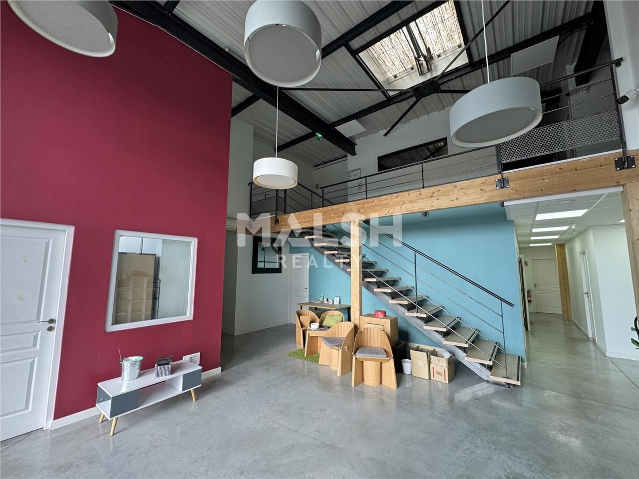 Nous vous proposons à la location sur axe passant