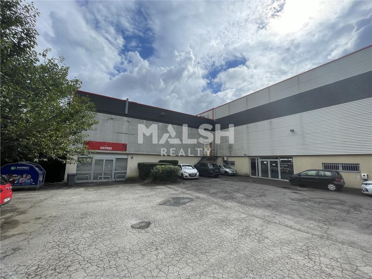 A proximité immédiate de la Route départementale 