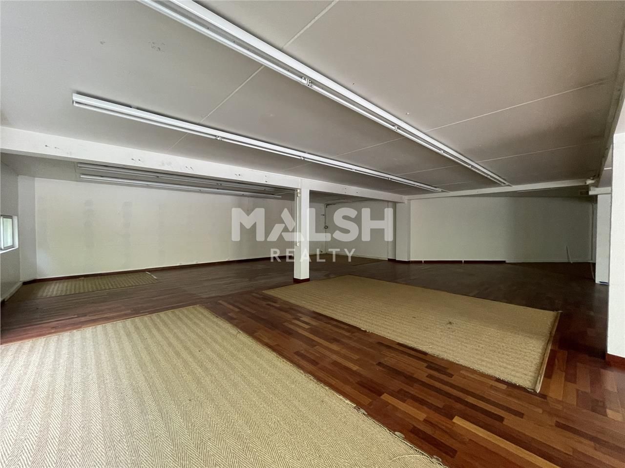 A proximité immédiate de la Route départementale 