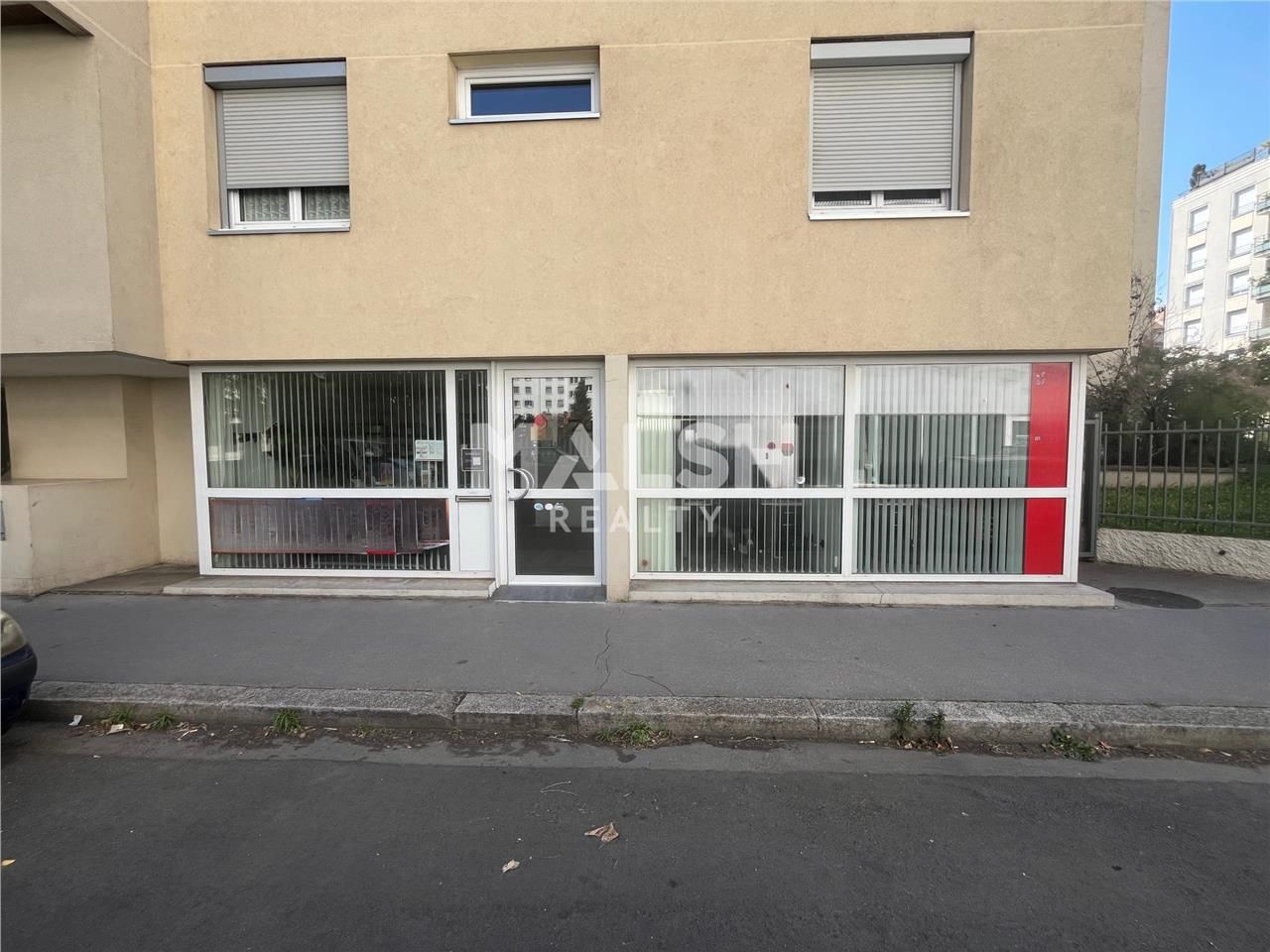 Nous vous proposons à la vente, un local commerci